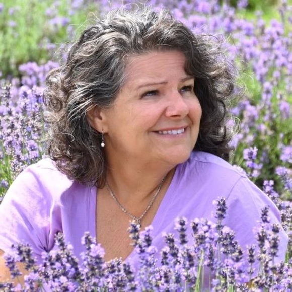 Meet your Posher, Danielle - Picture 1 of 1